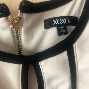 XOXO dress has nice zipper in the back fits well